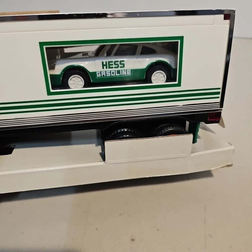 Hess 18 Wheeler and Racer Toy Semi-Truck with Lights 1992 Vtg New old Stock